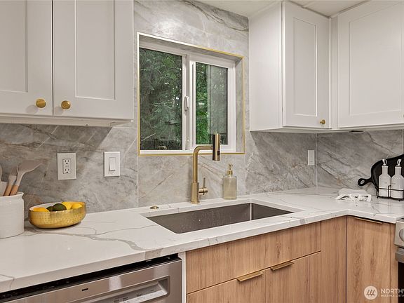 5th image of 15409 Westshore Drive SE