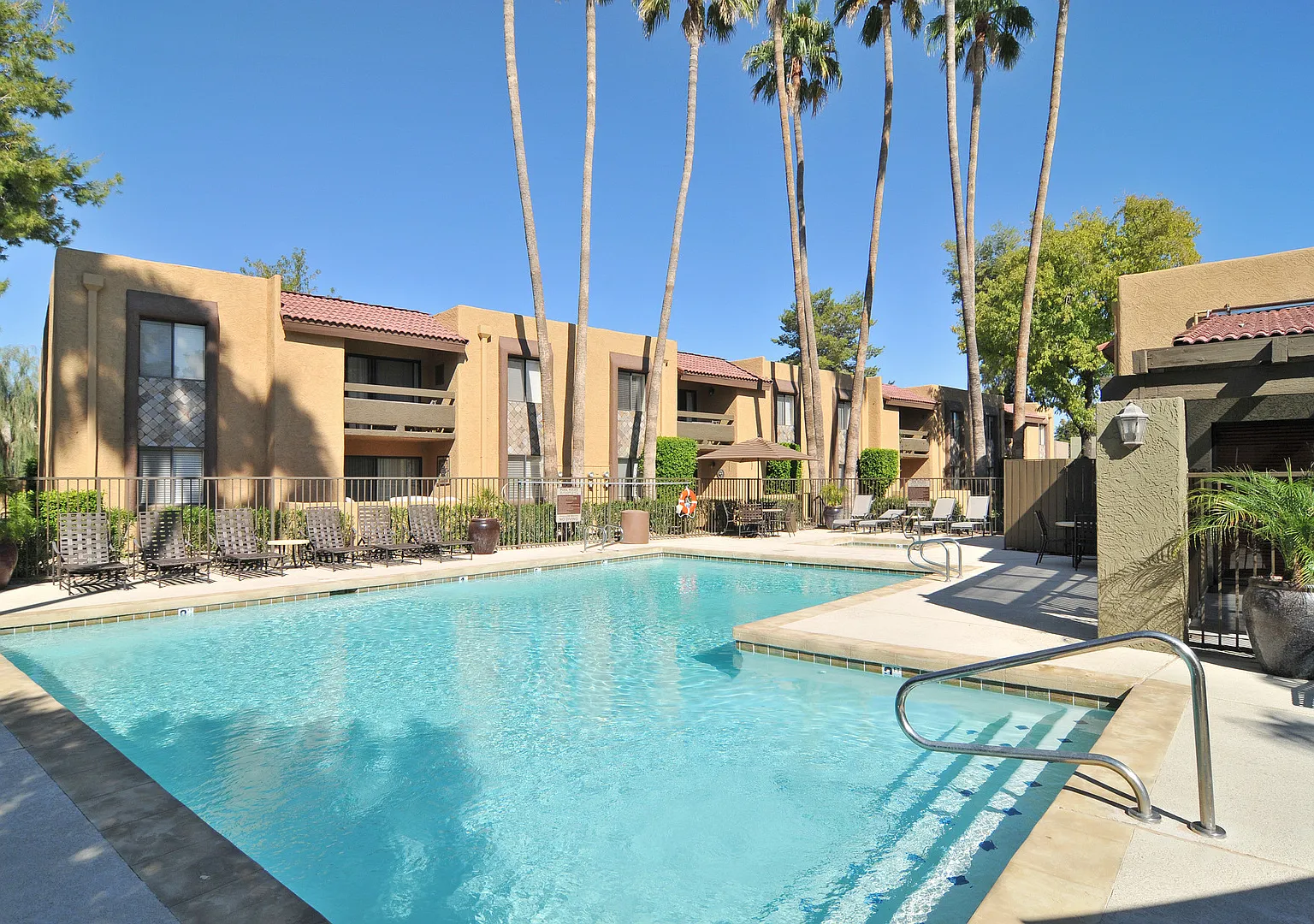 Spacious Condo near Old Town Scottsdale — Photo 3