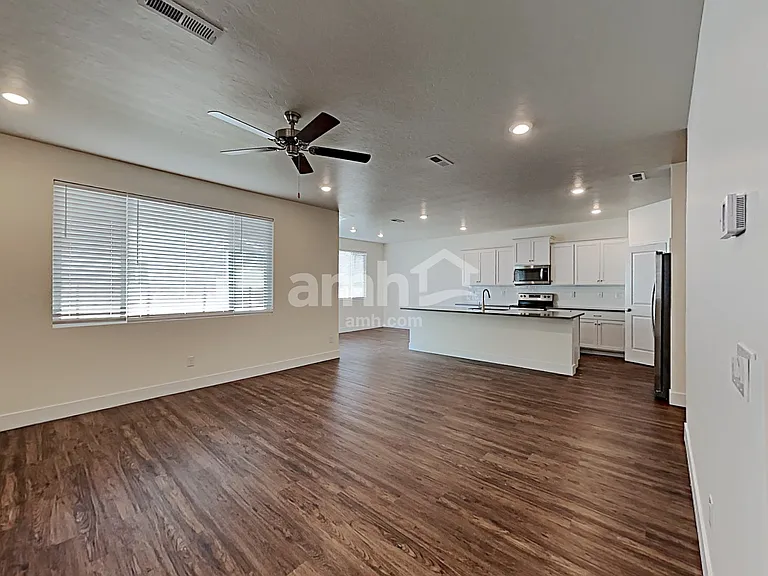 1890 N Montgomery Way — Photo 7