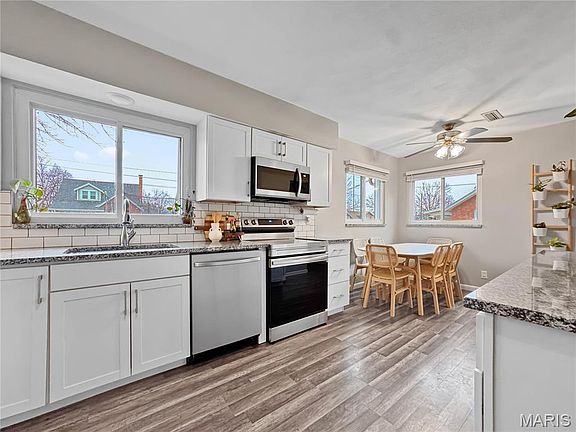 4th image of 325 N Market St