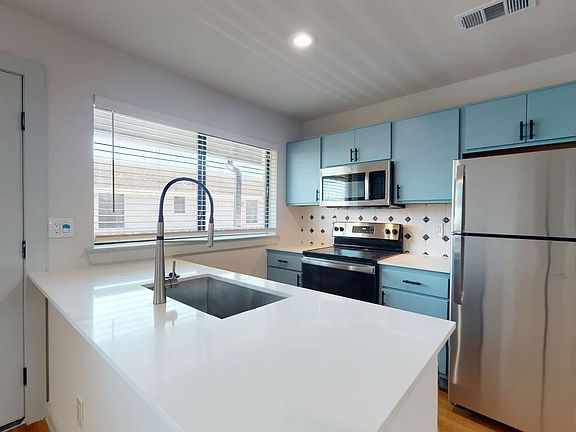 2nd image of 612 N Lancaster Ave #18530393