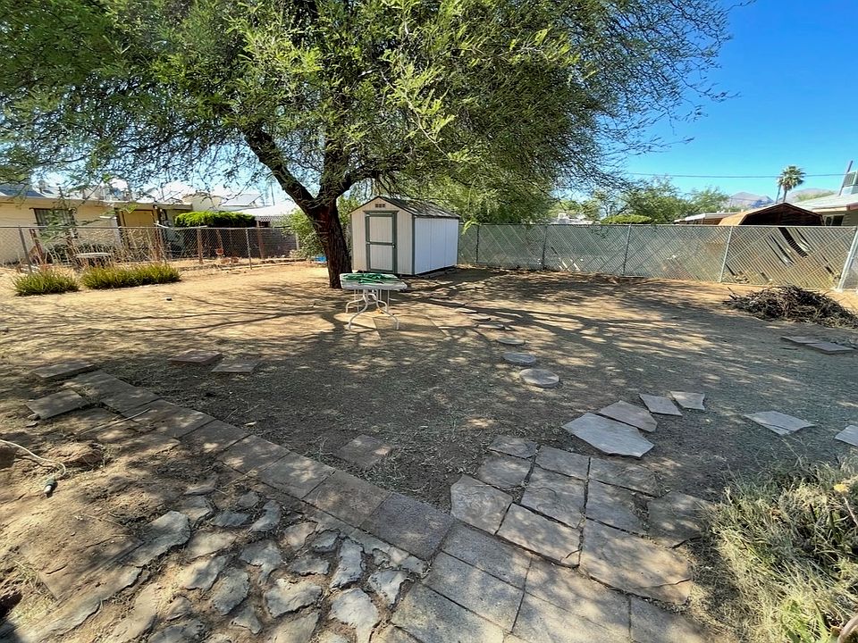 2nd image of 513 E Blacklidge Dr
