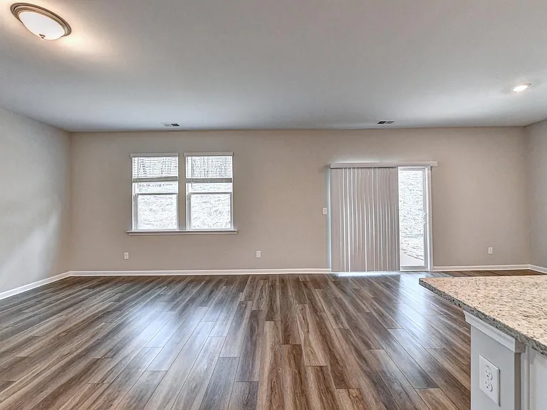 192 Golden Eagle Pkwy — Photo 16
