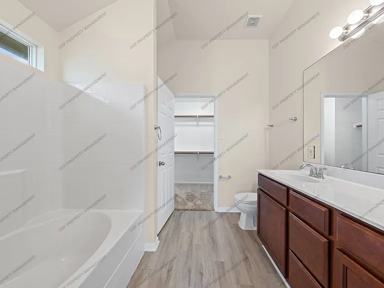 7811 Redbrush — Photo 20
