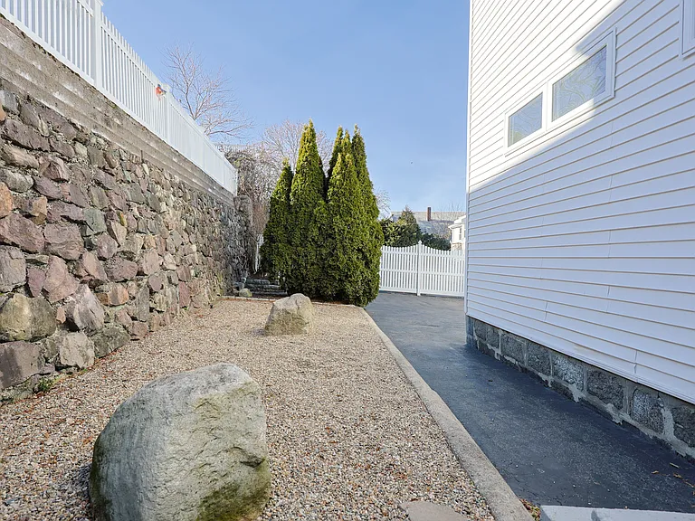 52-54 Clarence St #1 — Photo 53