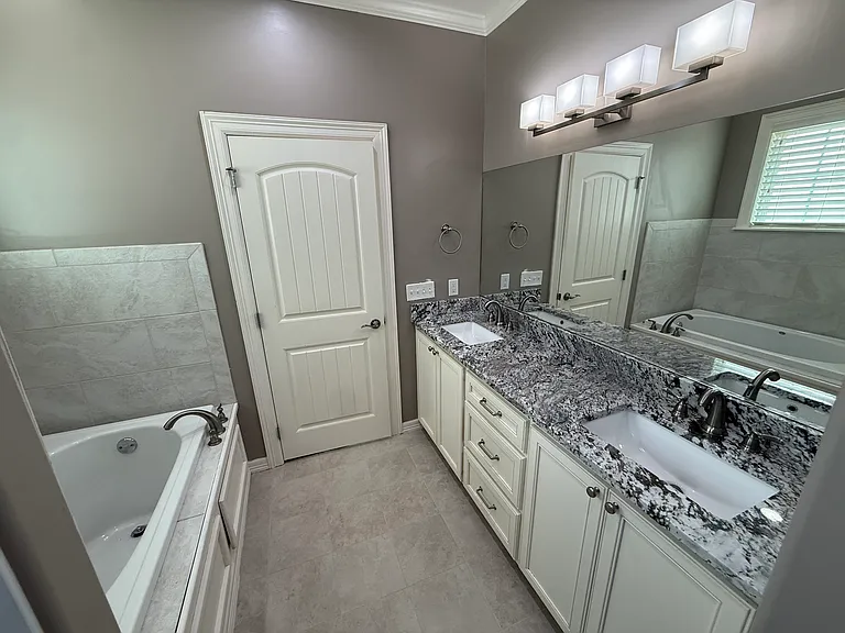 7160 S 49th West Ave — Photo 4