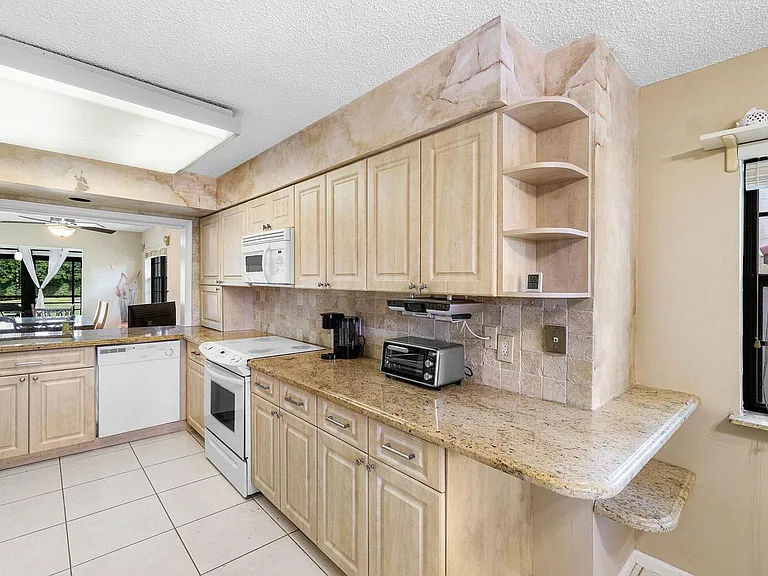 6446 Aspen Glen Cir #6446 — Photo 23