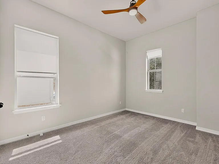 2433 La Mirada St — Photo 16