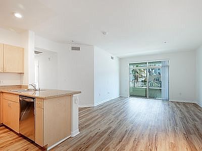 5th image of 1501 Front St Unit 415