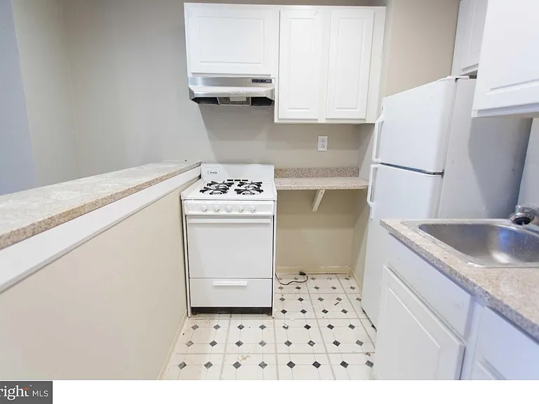 413 S 11th St #3F — Photo 8