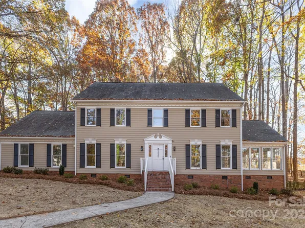 3335 Carnegie Ln, Matthews, NC 28105
