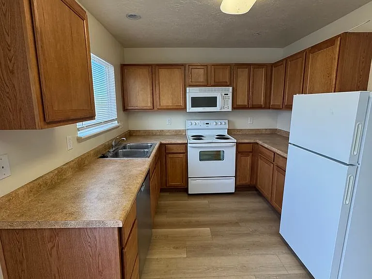 1385 S 675 E — Photo 6
