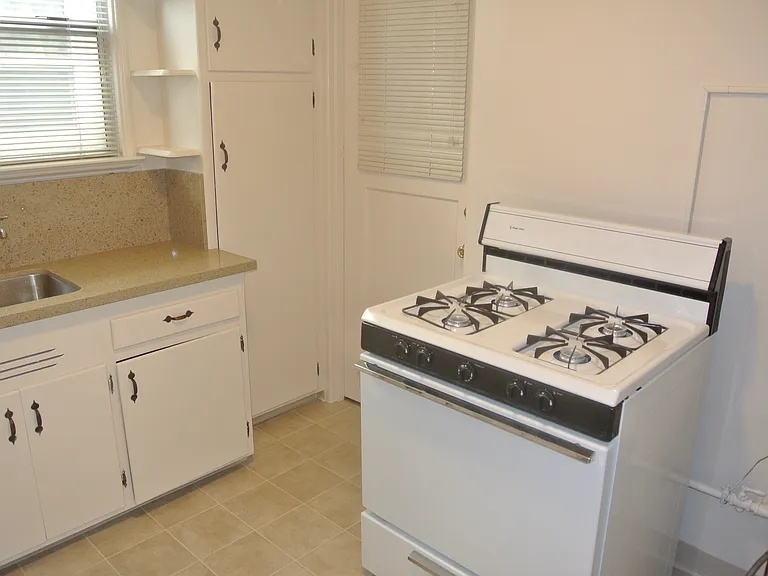 165 Belleview Dr — Photo 12