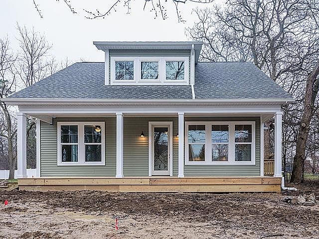 1st image of 648 Kuehnle Ave
