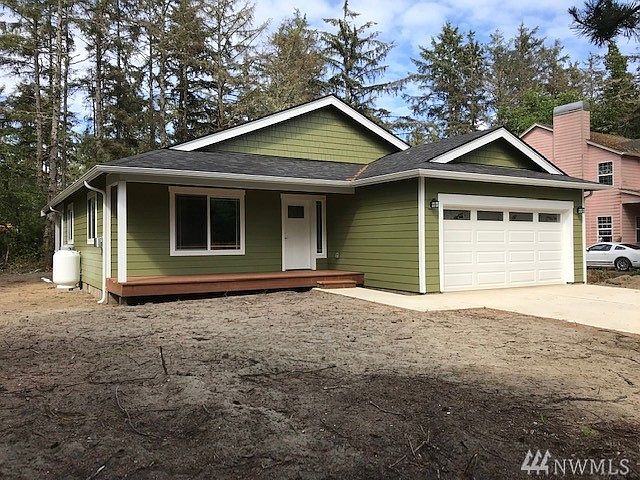 1st image of 906 Hassalo Ave SE
