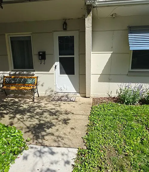 1701 Poplar St #B — Photo 2