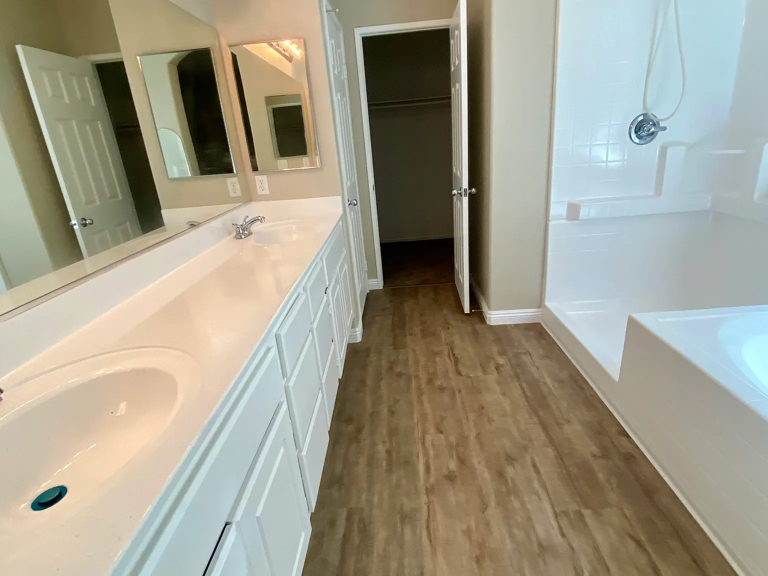 3 bed, 1479 sqft, $2,400 — Photo 3