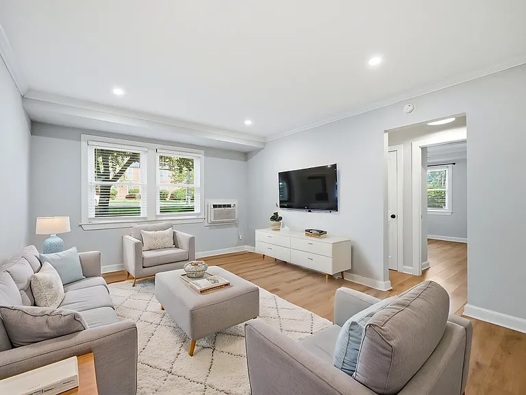 906 S Washington St #111 — Photo 4