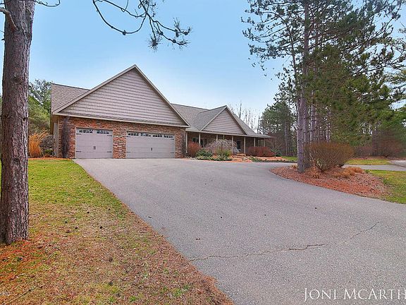 3rd image of 13033 Bowen Lake Dr NE