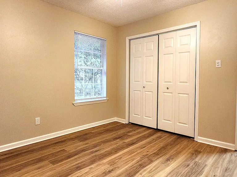 6808 Red Bud Ln — Photo 13