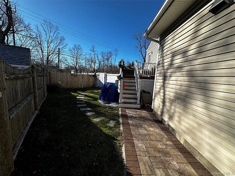 7 Lori Ct — Photo 2