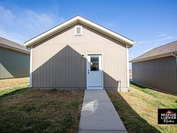 3rd image of 2632 Valentine Ln