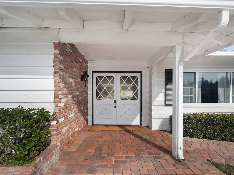 1375 Muirlands Vista Way — Photo 3