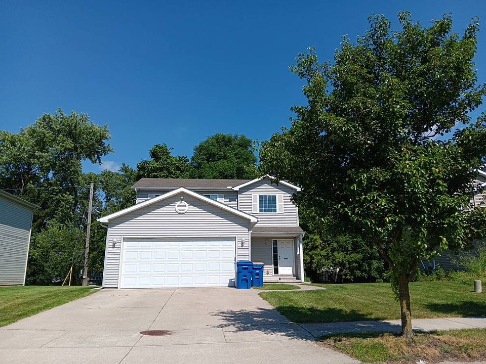 1st image of 30 Fountain Park Dr