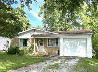 243 Loomis Ln, Carlinville, IL 62626