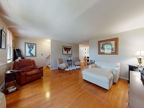 2nd image of 555 Egan St