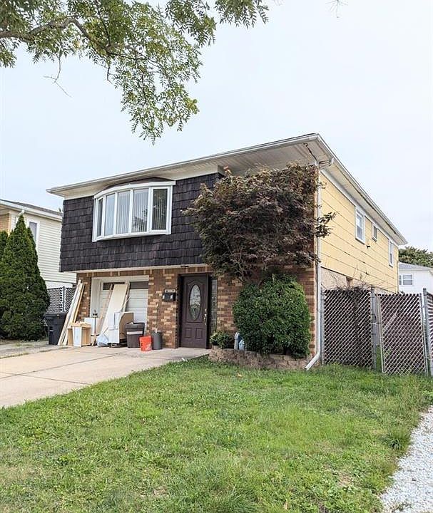 2nd image of 33 Deserre Ave