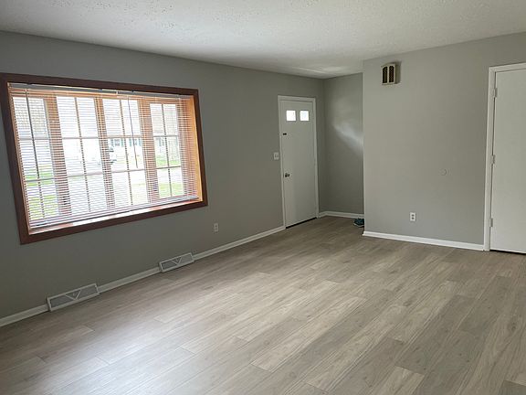 3rd image of 3351-3355 Hiwood Ave #3351