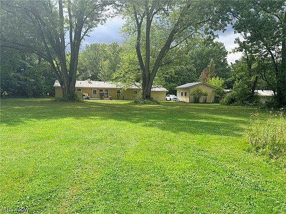 3rd image of 11941 Hawthorne Dr