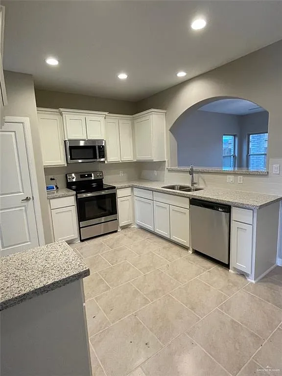 3 bed, 2.0 bath, 1395 sqft, $1,850 — Photo 2