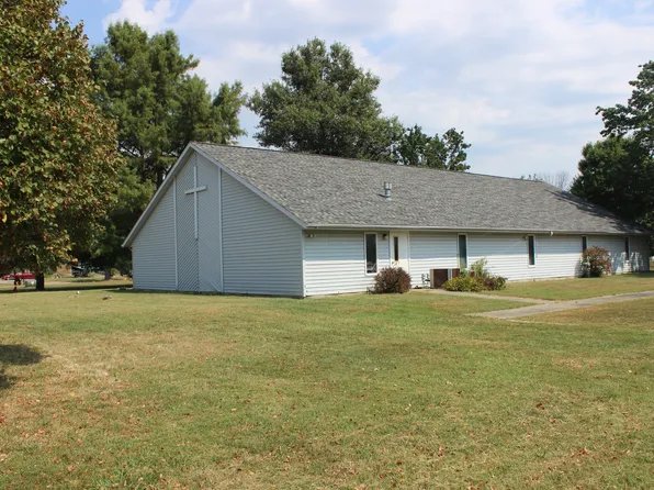 321 Country Club Rd, Centralia, IL 62801