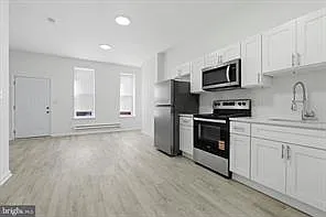 2528 Page St — Photo 3