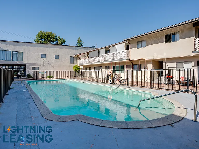 12310 Chandler Blvd #37 — Photo 3