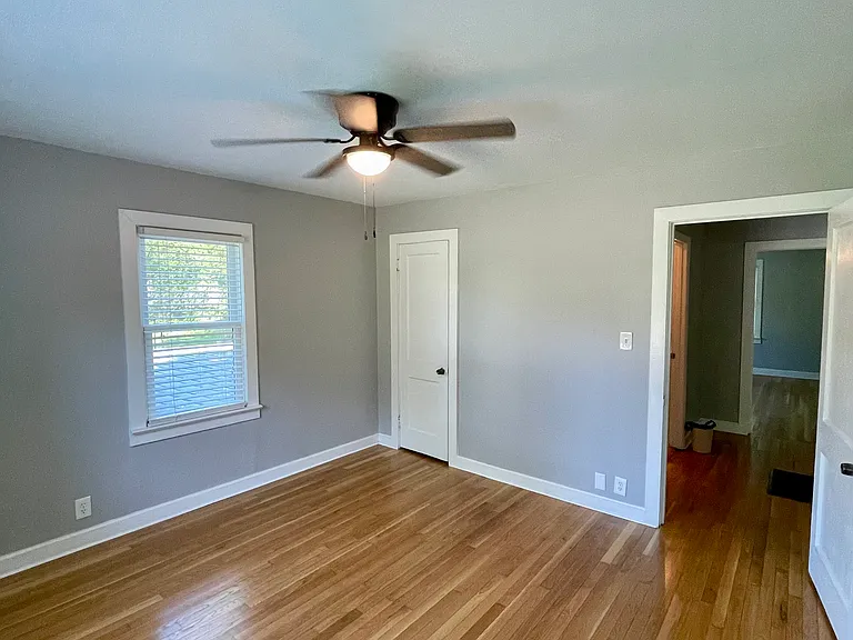 230 Hampton Ave — Photo 8