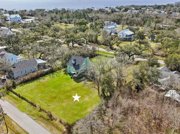 321 Hoffman Ln, Waveland, MS 39576