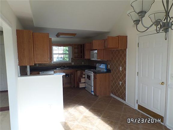 KITCHEN AND EATING AREA