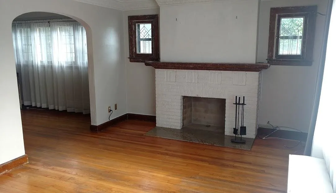 2 bed, 1025 sqft, $1,700 — Photo 2