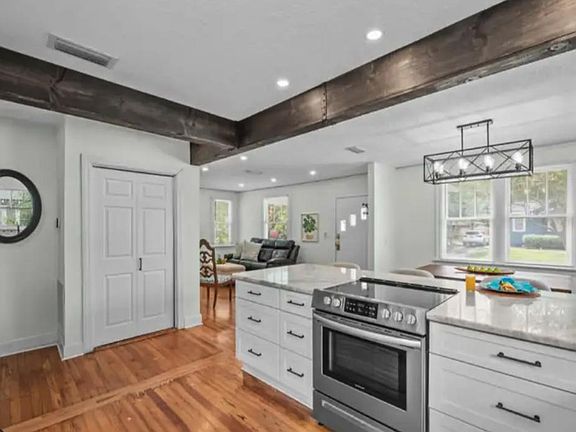 3rd image of 2767 Dellwood Ave