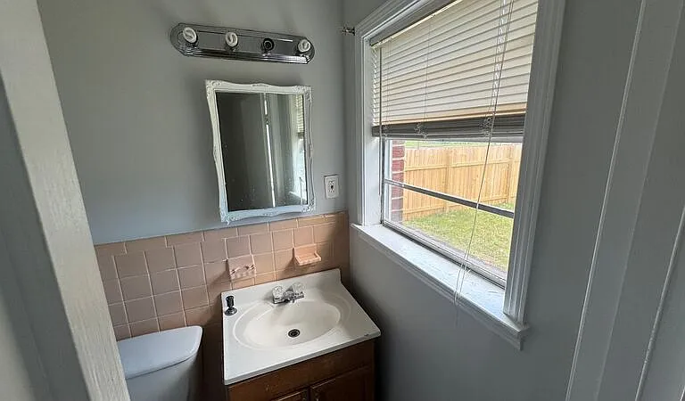 1814 Marjorie St — Photo 10