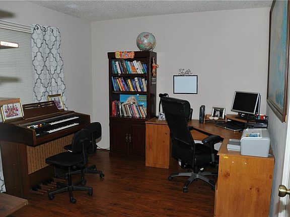5th image of 6400 Brook Meadow Dr