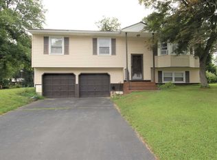 11 Mockingbird Ln, Poughkeepsie, NY 12601