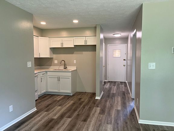 3rd image of 2612 Broadmoor Dr APT 3