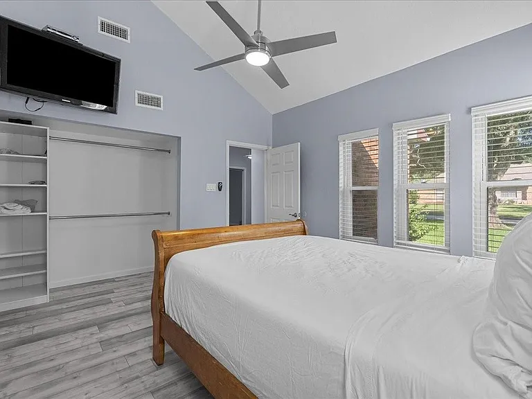 1016 Glenshannon Ave — Photo 24
