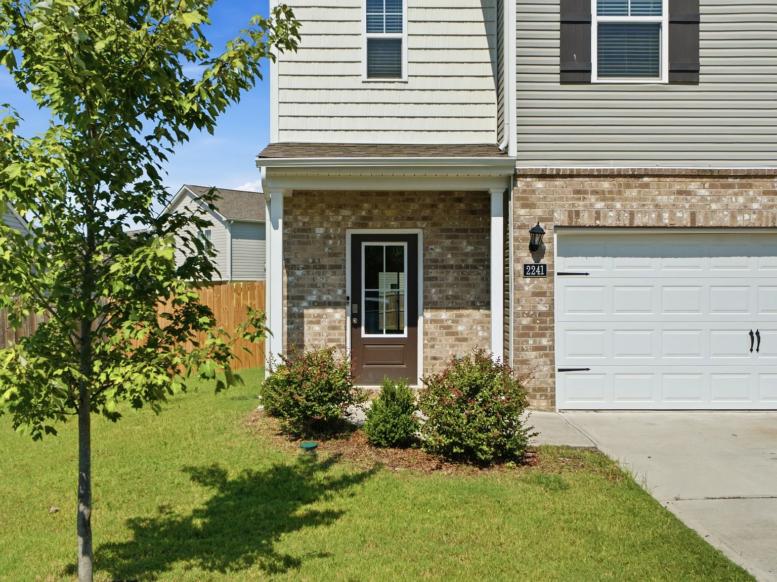 5 bed, 2600 sqft, $2,495 — Photo 2