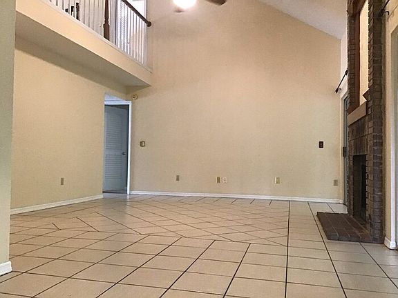 4th image of 1051 Chesterfield Cir