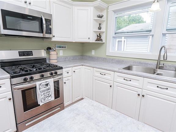 3rd image of 30 Pleasant Ave